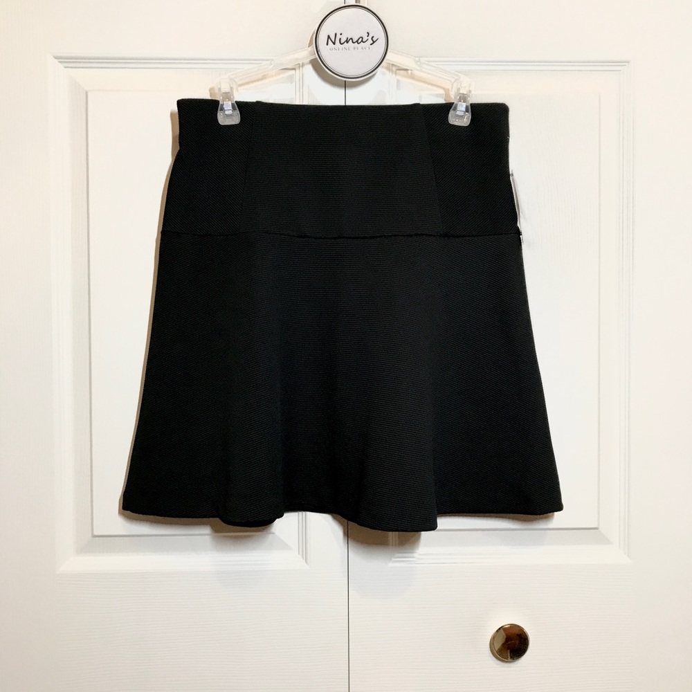 Metaphor Women’s High Waisted Flare Skirt Black Size M